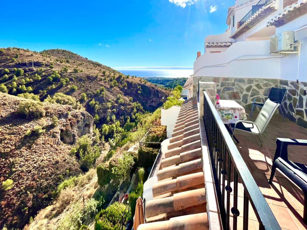 Apartamentos Axarquia , Frigiliana, Terraza Privada Con Vistas A La Montana Rio Y Al Mar Exterior photo