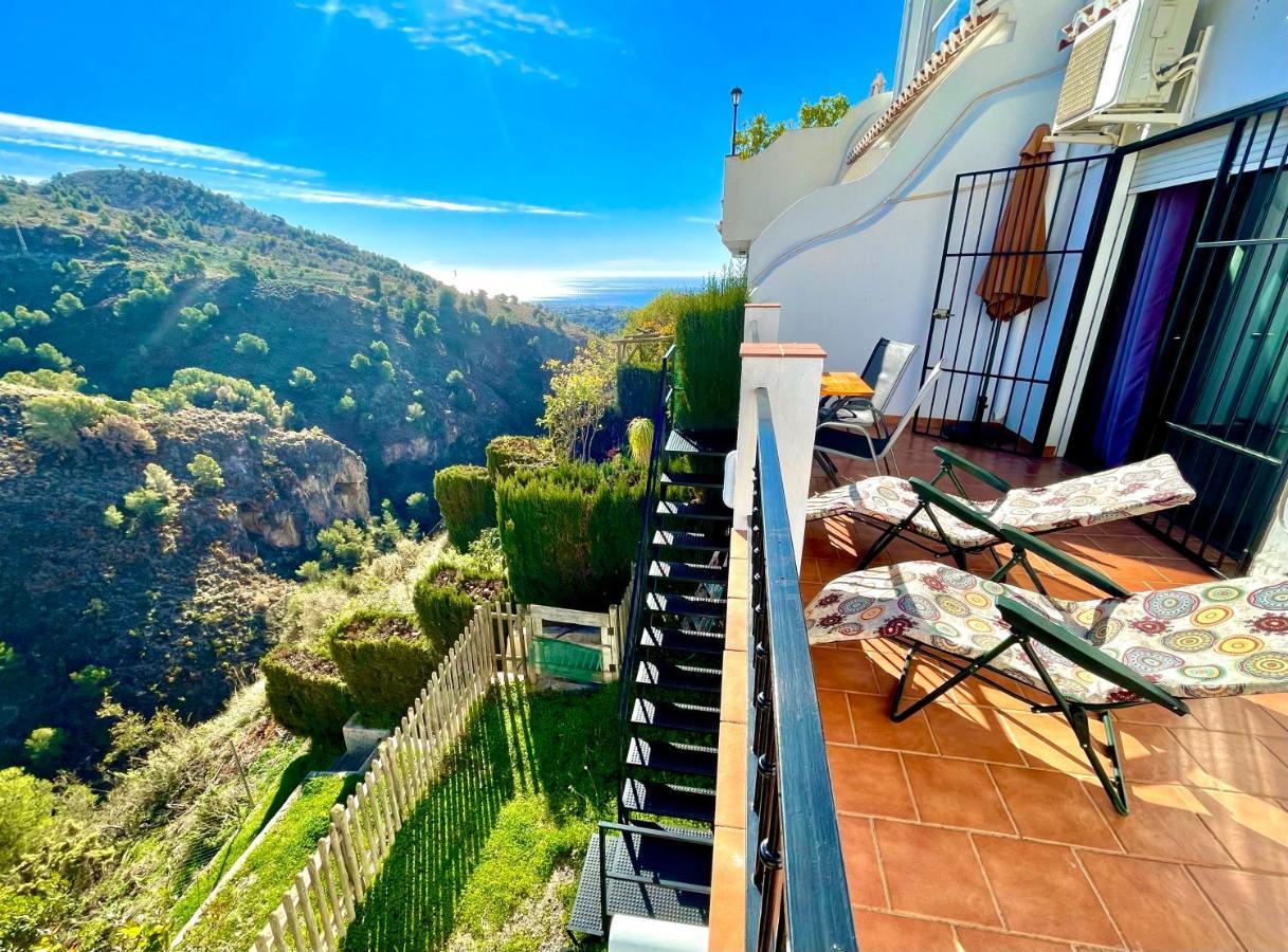 Apartamentos Axarquia , Frigiliana, Terraza Privada Con Vistas A La Montana Rio Y Al Mar Exterior photo