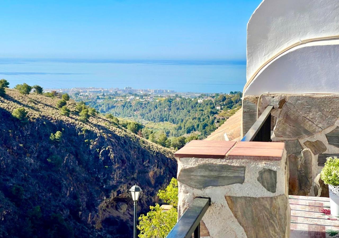 Apartamentos Axarquia , Frigiliana, Terraza Privada Con Vistas A La Montana Rio Y Al Mar Exterior photo