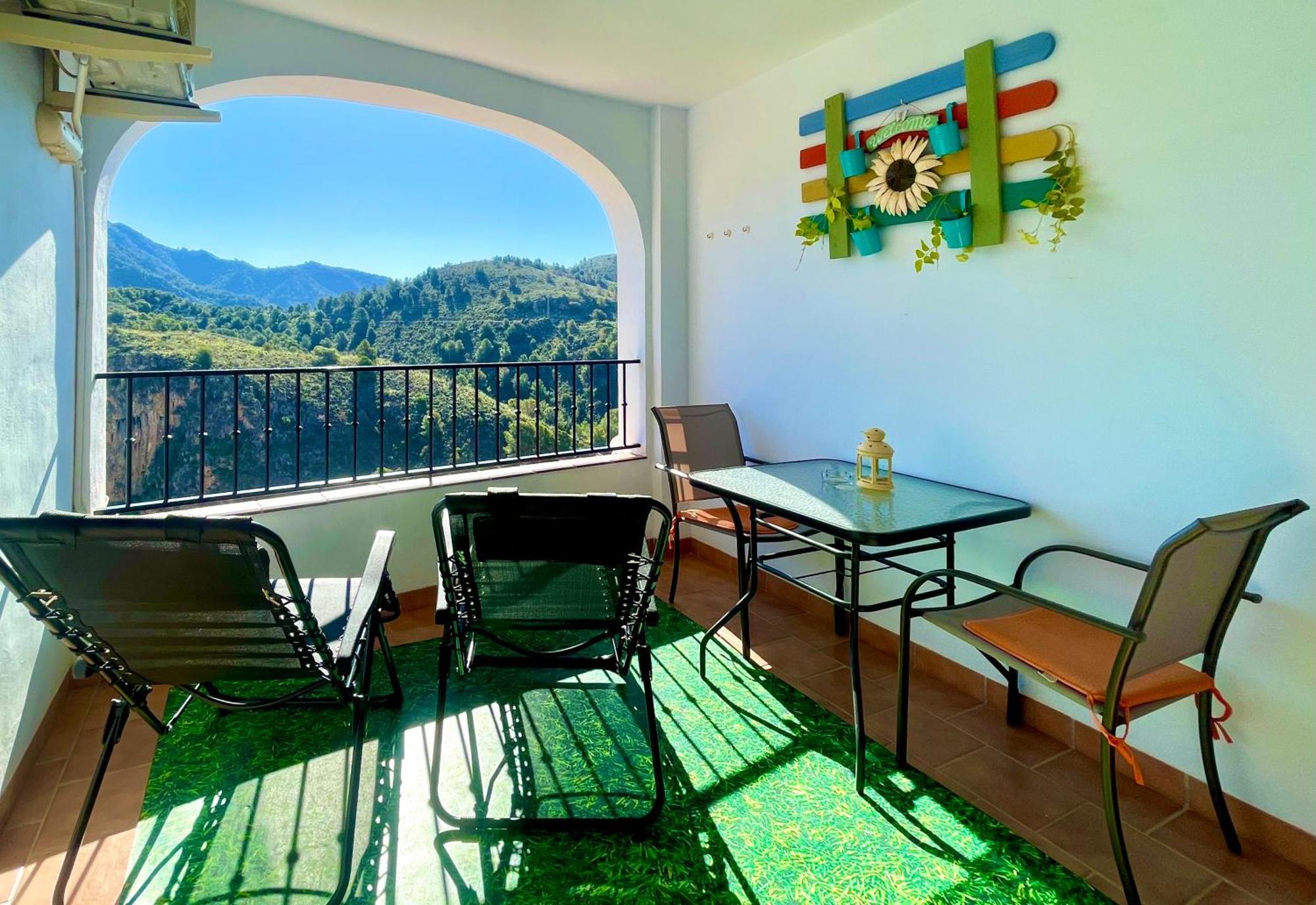 Apartamentos Axarquia , Frigiliana, Terraza Privada Con Vistas A La Montana Rio Y Al Mar Exterior photo