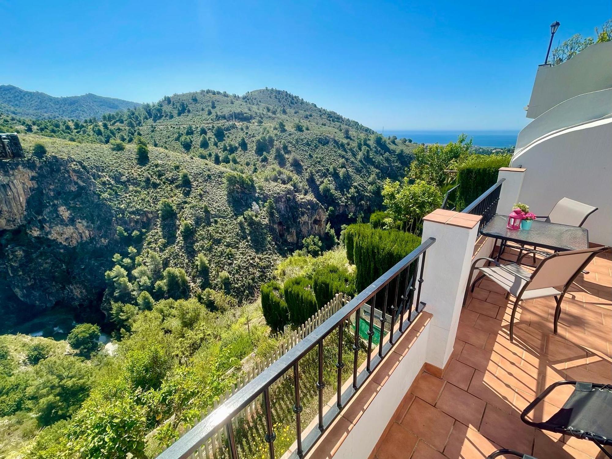 Apartamentos Axarquia , Frigiliana, Terraza Privada Con Vistas A La Montana Rio Y Al Mar Exterior photo