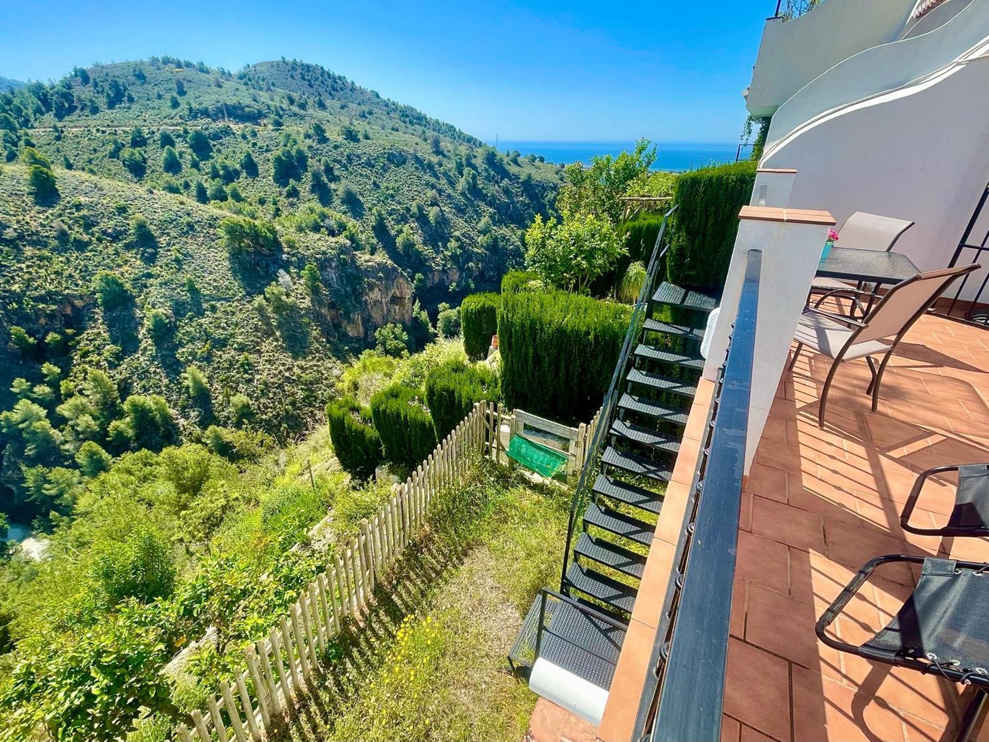 Apartamentos Axarquia , Frigiliana, Terraza Privada Con Vistas A La Montana Rio Y Al Mar Exterior photo