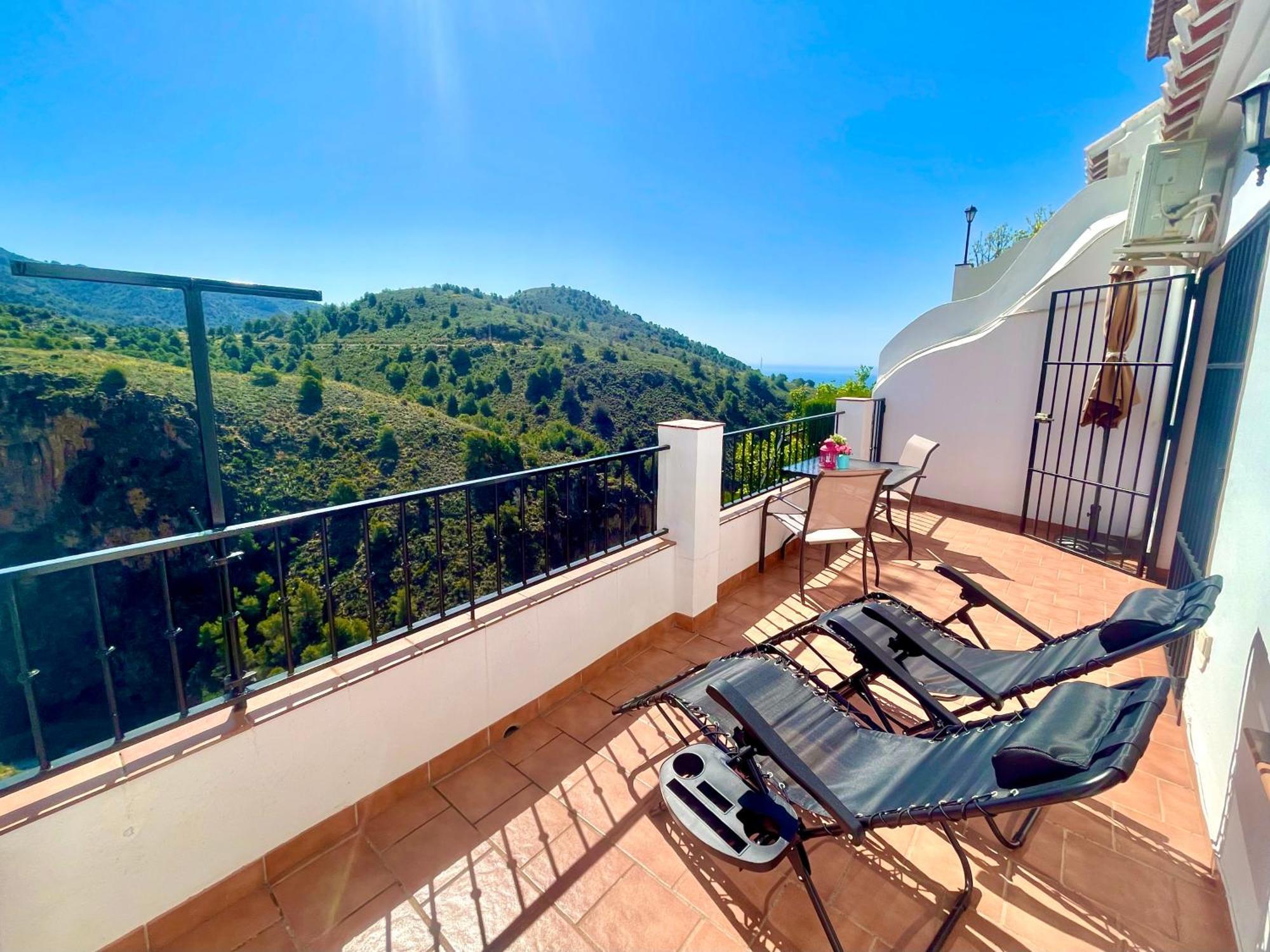 Apartamentos Axarquia , Frigiliana, Terraza Privada Con Vistas A La Montana Rio Y Al Mar Exterior photo